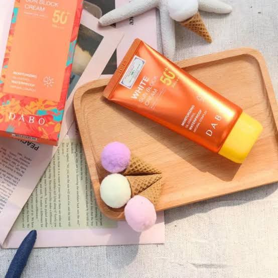 Dabo%20White%20Sun%20Block%20Power%20Sun%20Shield%2050+%20Moisturizing%20Sun%20Cream%20Gor%20Men%20&%20Women%20-%2050%20ML%20-%20Image%206