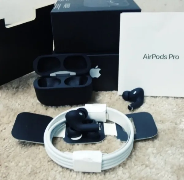 Air%20Pod%20Pro%20Black%20with%20Wireless%20Charging%20Case%20Digital%20touch%20(1:1)%20-%20Image%208