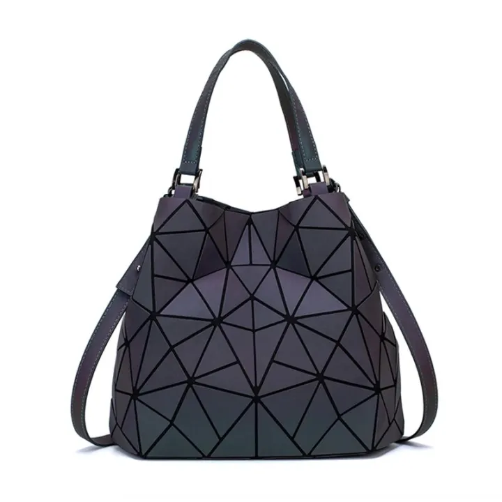 Luminous%20bao%20big%20bag%20Holographic%20reflective%20geometric%20bags%20for%20women%202020%20Quilted%20Shoulder%20Bags%20female%20Handbags%20bolsa%20feminina%20-%20Image%206