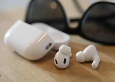 AirPods%20Pro%202nd%20genaration%20Wireless%20Charging%20%20Bluetooth%20Earbuds%20-%20Image%207