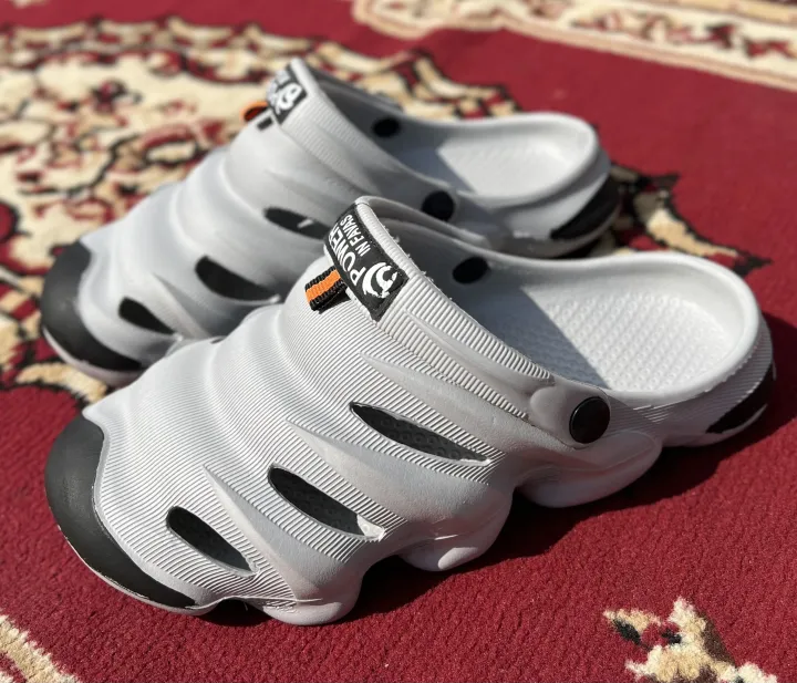 Casual%20New%20Super%20Comfortable%20Soft%20Hollow-out%20Clogs%20Breathable%20Non-Slip%20Outdoor%20Half%20Shoes%20Sandals%20for%20Men%20-%20Image%209