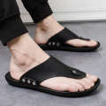 Summer New Korean Edition Men's Herringbone Beach Shoes Fashion Casual Sandals Slippers for Indoor and Outdoor Use.