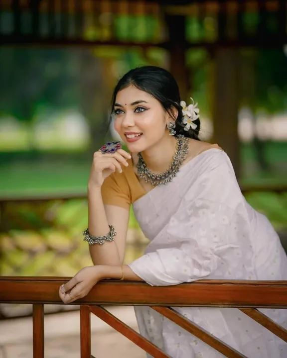 Halfsilk%20jamdani%20saree%20for%20women/white%20colour%20matching%20jamdani%20saree%20-%20Image%204