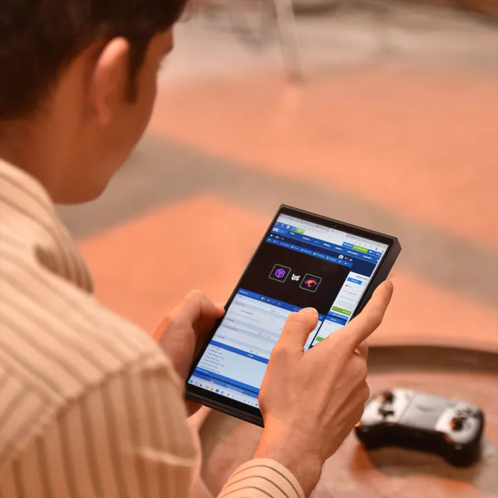 New%20OneXPlayer%20X1%20mini%208.8%20Inch%20AMD%20R7%208840u%202K%20144hz%20Onexconsole%20Qculink%20Laptop%20Camera%20Gaming%20pc%20Laptop%20Wins%20Gaming%20Console%20-%20Image%204