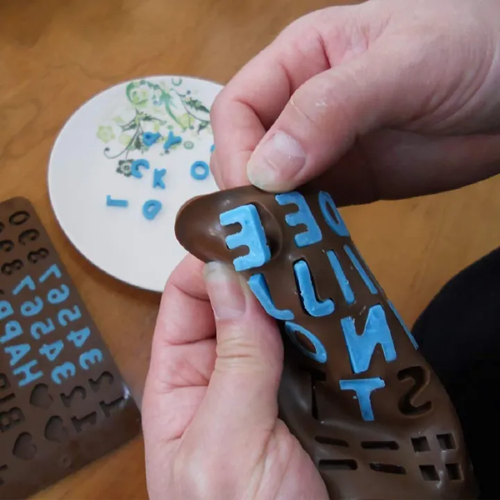 Silicone%20Multi%20Design%20Emoje,%20Square,Spoon,A%20B%20C%20&%20Multi-Design%20Chocolate%20Bar%20Chocolate%20Mold%20Ice%20Cream%20Candy%20Jelly%20Mold%20-%20Image%204
