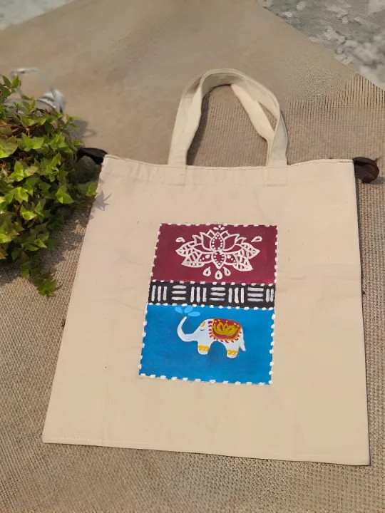 Trendy%20Hand-Art%20Canvas%20Tote%20Bag%20For%20Girls%20with%20Zipper%20%7C%20Eco-Friendly%20%7C%20Perfect%20for%20Shopping,%20College%20or%20University,%20and%20Daily%20Use%20%F0%9F%8C%BF%20-%20Image%202
