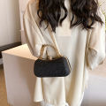 Gold Bag Unique Hand Handle New Fashion Chain 2024 Summer Handbag Banquet Bag One Shoulder Crossbody Outlet.