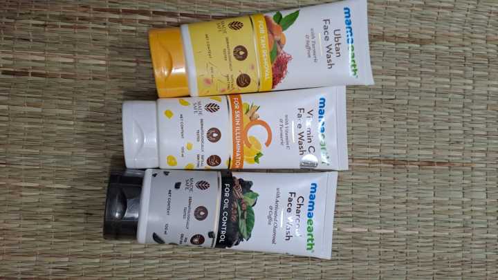 Mamaearth%20Ubtan/Vitamin%20C/Charcoal%20Face%20Wash%20%7C%20Helps%20Reduce%20Tanning%20&%20Sun%20Damage%20%7C%20Gently%20Cleanses%20Dirt%20&%20Excess%20Oil%20(100ml)%20-%20Image%205
