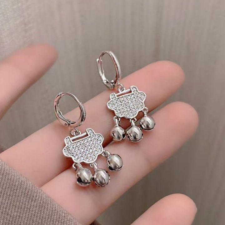 Sense of luxury, temperament, safety lock earrings, niche personality, bell earrings, fashion ear accessories wholesale