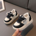 A drop delivery of children's baby shoes in autumn new soft sole fashion breathable 1-3 years old boy shoes.