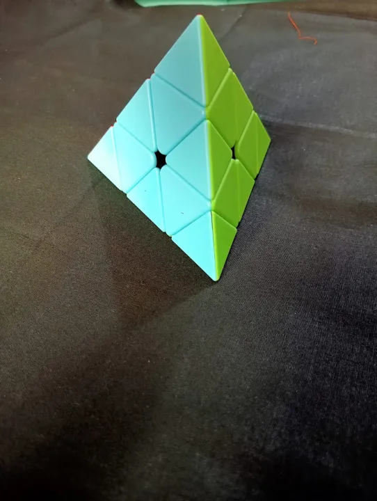 Pyramid%20Rubiks%20Magic%20Cube%20-%203%20Stage%20-%20Image%203
