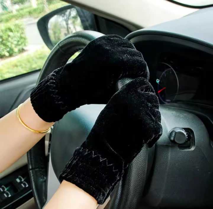 Super%20Stylish%20Velvet%20Hand%20Gloves%20For%20Women%20-%20Image%203