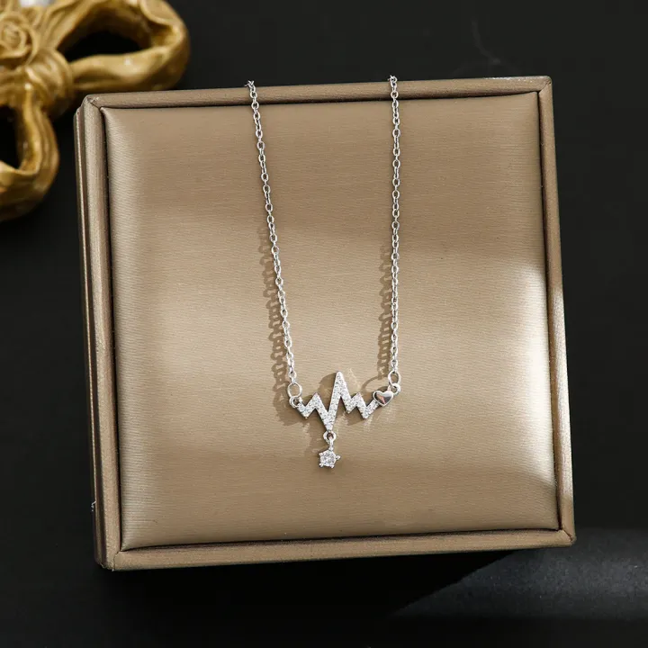Mini%20Heart%20Necklace%20Fashionable%20Women%E2%80%99s%20Elegant%20Pendant%20Jewelry%20-%20Image%204
