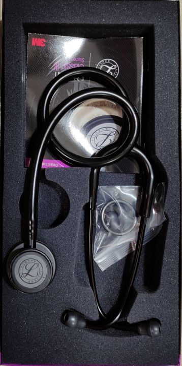 Littmann%20Classic%20III%20Chestpiece%20Monitoring%20Stethoscope,%20Black%20Tube,%2027%20inch/69%20cm%20USA%20-%20Image%204