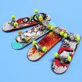【Happy baby toy store】Kids Children Mini Finger Skateboard Boy Kids Gift. 