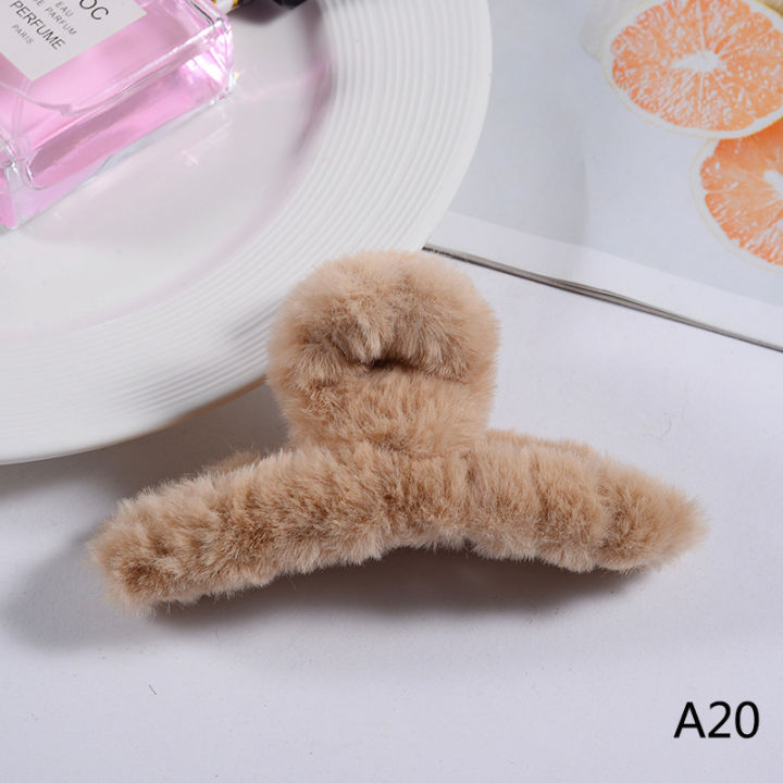 Women%20Hair%20Claw%20Plush%20Clip%20Cute%20Korean%20Fall%20Winter%20Solid%20Elegant%20Acrylic%20Furry%20Accessories%20Girls%20Faux%20Fur%20Hair%20Clamp%20Claw%20Clip%20Huiye%20-%20Image%204
