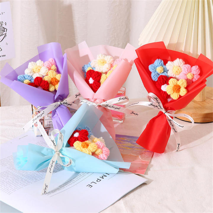 Colorful Crochet Bouquet Elegant Lightweight Hand Knitted Artificial Flower Mini Size Flower Arrangement for Valentine Wedding