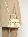 The new Delvo horseshoe buckle wax thread versatile one-shoulder crossbody saddle bag retro Kelly women's bag has a sense of luxury and simplicity.