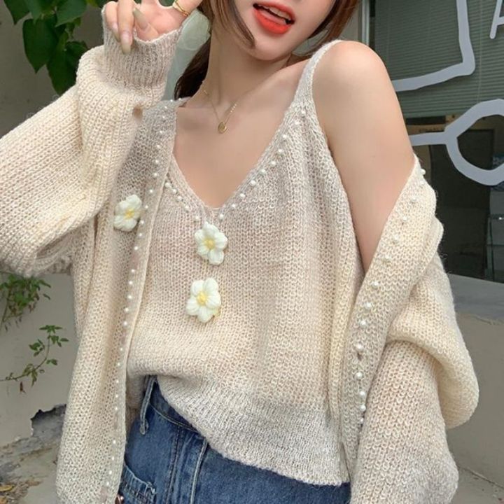 Spring%20Clothing%20Suit%20Sweater%20Korean%20Style%20Solid%20Color%20Sweet%20Flower%20Knitted%20Cardigan%20+%20Three-Dimensional%20Flower%20Small%20Sling%20Two-Piece%20Set%20for%20Women%20-%20Image%204
