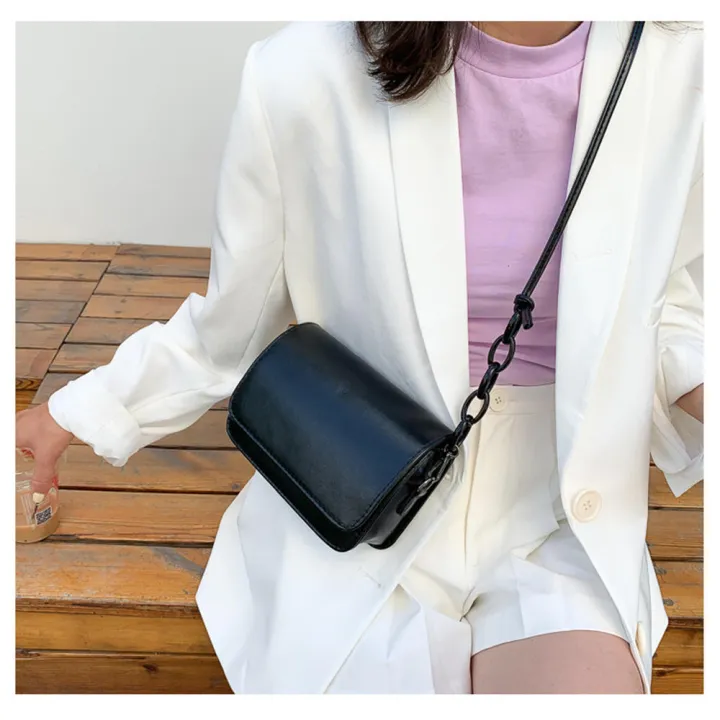Fashionable%20Mini%20Bag%20Square-shaped%20Shoulder%20Bag%20Square%20Crossbody%20Bag%20Stylish%20Summer%20Handbag%20Mini%20Bag%20With%20Acrylic%20Chain%20-%20Image%204