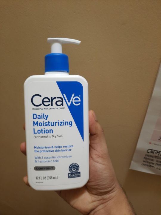 CeraVe%20Daily%20Moisturizing%20Lotion%20-%20Image%204