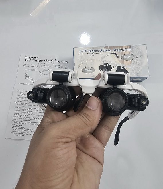 LED%20Magnifier%20With%202%20Led%20Light%20Magnifying%20Glass%20-%20Image%206