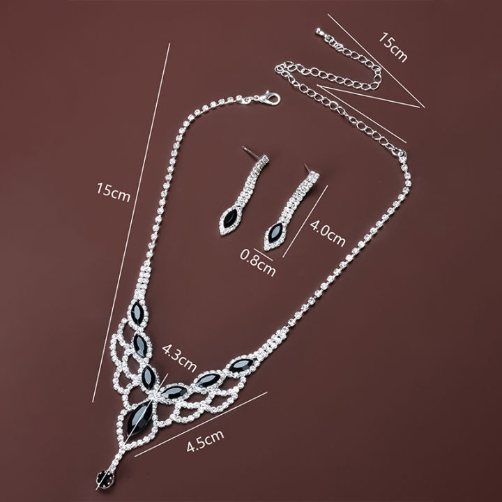 3Pcs%20Fashion%20Vintage%20Geometric%20Hollow%20Rhinestone%20Necklace%20Earrings%20For%20Women%20Versatile%20Wedding%20Bride%20Jewelry%20Sets%20Accessories%20Qoddess%20-%20Image%204