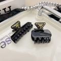 P Family Inverted Triangle Color Alloy Claw Women's 2024 New end Light Luxury High Horsetail Hair Accessories Shark Clip. 