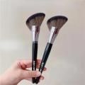 Professional Contour Brush Professional Face Blush Highlight Bronzer Contour Powder Brush Soft Synthetic Hair Sculpting Brushes. 