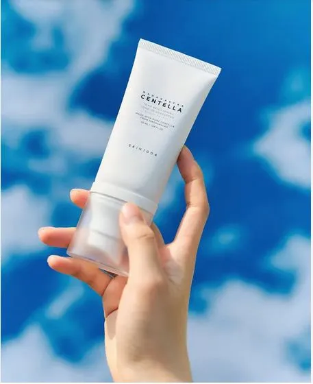SKIN1004%20-%20Madagascar%20Centella%20Hyalu%20Cica%20Water%20Fit%20Sun%20Serum%20SPF50+++%2050ml%20-%20Image%206