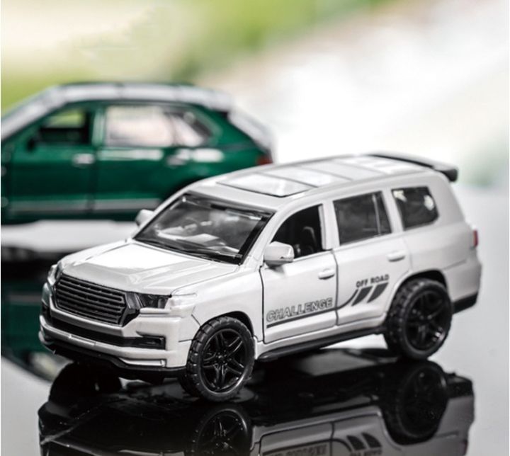 Land%20Cruiser%201:36%20Bulk%20large%20alloy%20off-road%20car%20model%20simulation%20children's%20toy%20car%20-%20Image%203