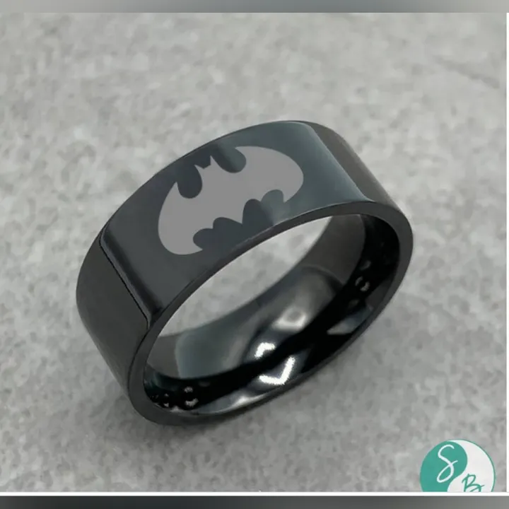 DC%20Comics%20inspired%208MM%20Black%20Band%20Batman%20Logo%20Symbol%20Stainless%20Steel%20Ring%20-%20Image%202