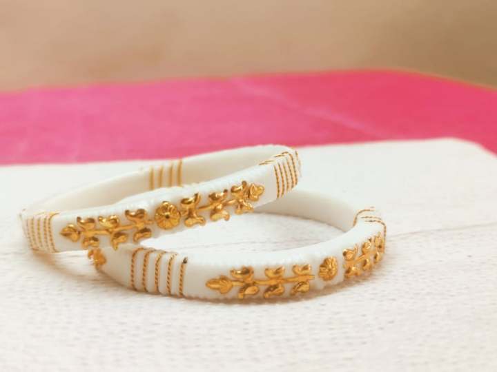 White%20Shakha%20Pola%20Bangles%20for%20Women%20Sorno%20Lota%20Design%20,%20Party%20,%20Wedding%20,%20Anniversary%20,%20Durga%20Puja%20&%20All%20Time%20Use%20Shakha%20Bangles.%20-%20Image%205