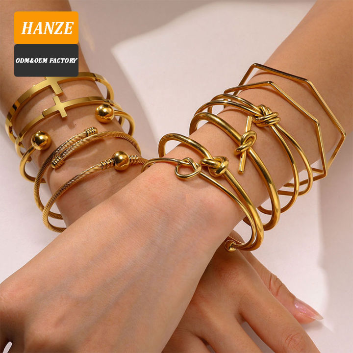 Fashion%20selling%20women%2018K%20gold%20stainless%20steel%20jewelry,%20heart-shaped%20titanium%20steel%20bracelet%20-%20Image%208