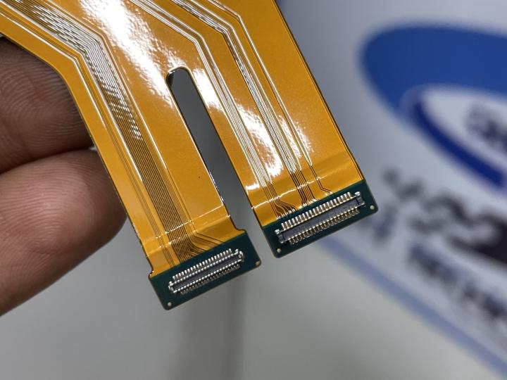 Samsung%20Galaxy%20A16%20/%20A17%20/%20A26%20Original%20Main%20Board%20Connection%20Flex%20Cable%20%E2%80%93%20Pulled%20&%20Tested%20-%20Image%205