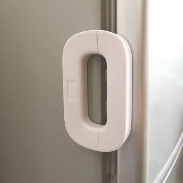 Refrigerator%20Door%20Lock%20%E2%80%93%20Multipurpose%20Cabinet%20&%20Fridge%20Drawer%20Latch%20for%20Baby%20Proofing%20-%20Image%202