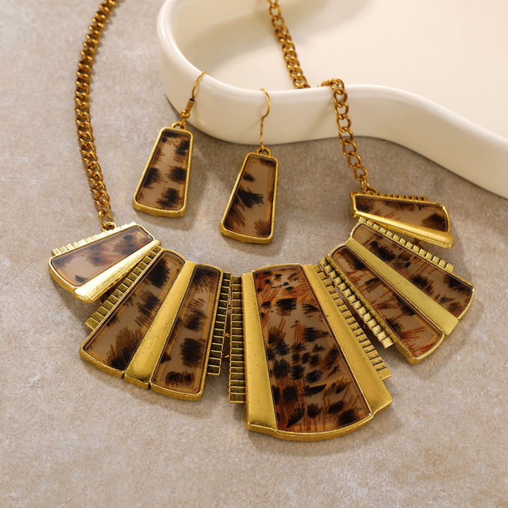 European%20and%20American%20New%20Fashion%20Vintage%20Leopard%20Print%20Necklace%20Alloy%20Exaggerated%20Earrings%20and%20Necklace%20Set%20Ornament%20Women%20-%20Image%202