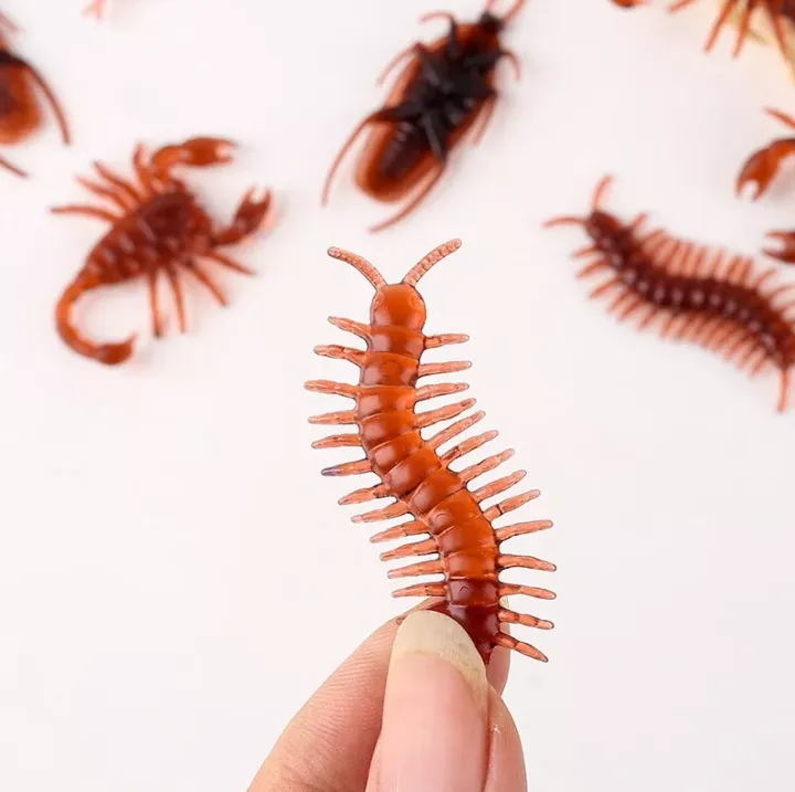 Halloween%20Realistic%20Fake%20Cockroach%20Prank%20Toy,%20Trick%20Novelty%20Cockroach%20Gadget%208%20Pcs%20Set%20-%20Image%206