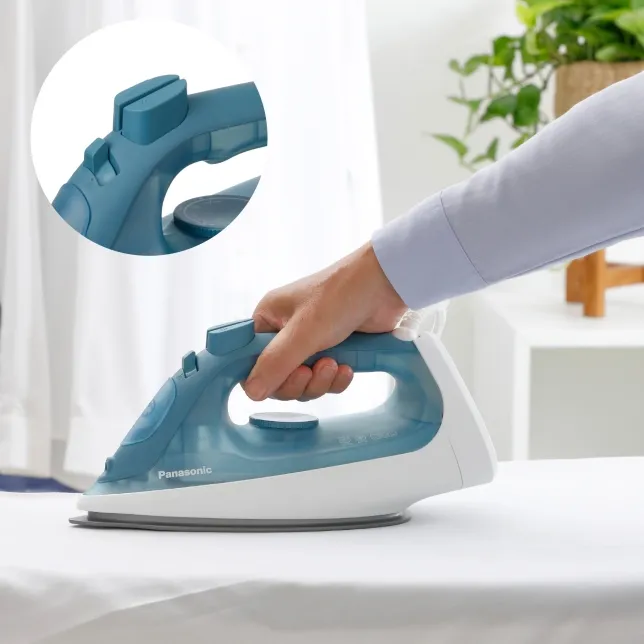 Panasonic%20NI-S430%20Powerful%20Steam%20Iron%20with%20Titanium%20Soleplate%20-%20Image%203