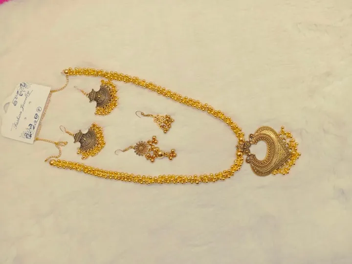 Beautiful%20jewellery%20Set%20for%20Women%20Or%20Girls.%20Pearl%20With%20Golden%20Plated%20Necklaces%20And%20Earrings%20Set.%20Gift%20set.%20wedding,%20parties,%20special%20events.%20Model:P20-2.%20-%20Image%207