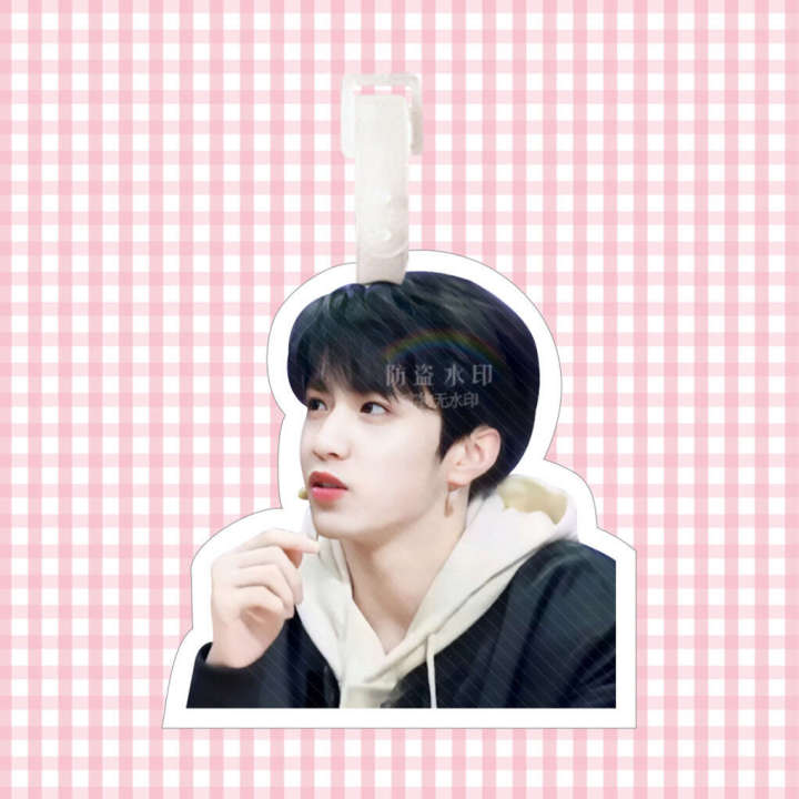 Liu%20Yaowen's%20backpack,%20accessories,%20luggage%20travel%20cases,%20keychains,%20hanging%20tags,%20big%20head%20celebrities,%20supporting%20Youth%20League%20of%20the%20times%20-%20Image%203