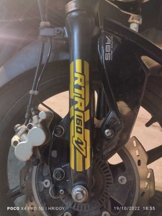 RTR%204V%20Suspension%20Sticker%20for%20Bike%20-%20Image%202