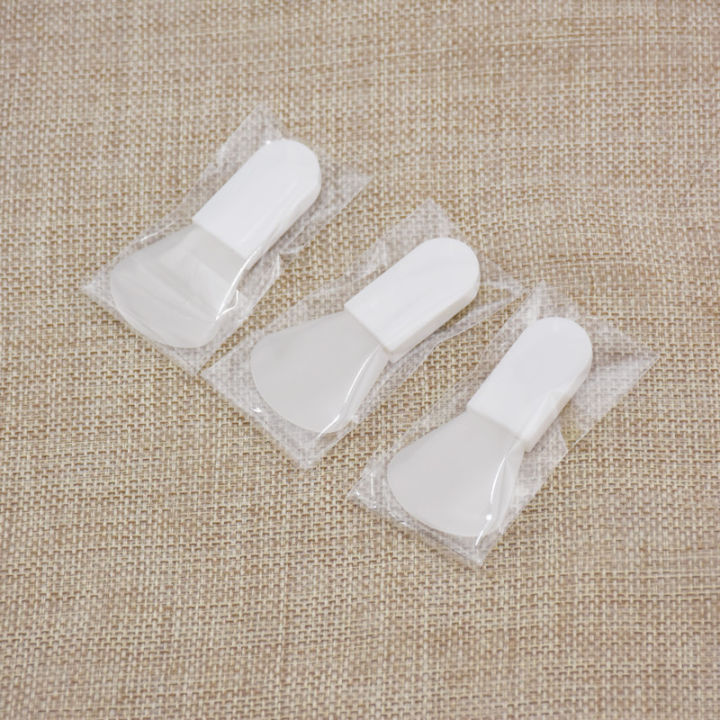 Portable%20Travel%20Face%20Mask%20Applicator%20Kit%20with%20Travel%20Case%20-%20Elegant%20Skin%20Care%20Tool%20for%20Sensitive%20Skin%20-%20Image%203