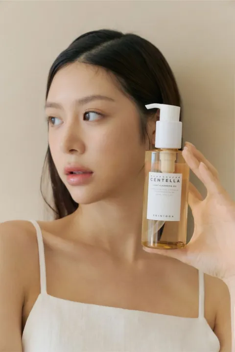 SKIN1004%20Madagascar%20Centella%20Light%20Cleansing%20oil%20200ml%20-%20Image%204