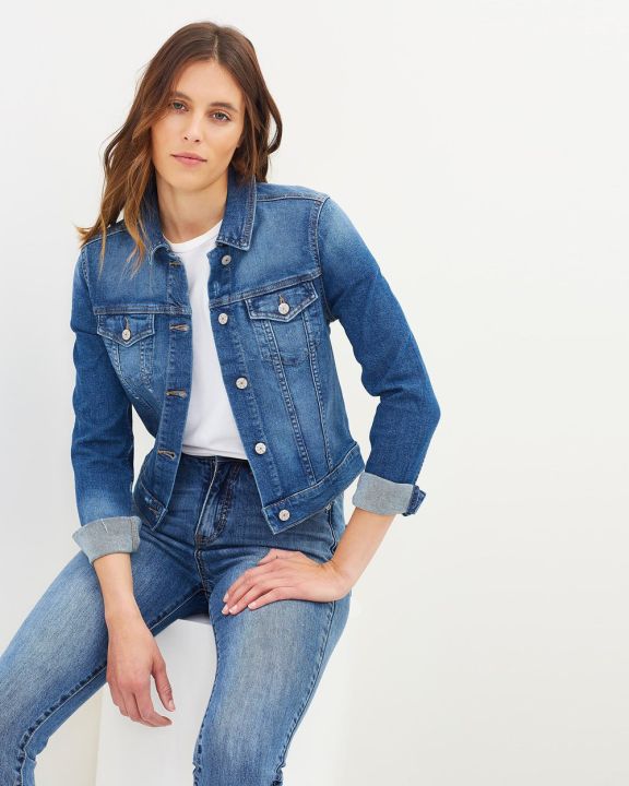 Fashionable%20Denim%20Jacket%20for%20Women%20-%20Image%202
