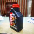 Motul 7100 4-Stroke Engine Oil 10W40 4T 100% Synthetic (1 Liter). 