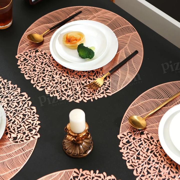 Sea%20Flower%20Placemat%20%7C%20Round%20PVC%20Dining%20Mat%20%7C%20Heat-Resistant%20Table%20Pad%20%7C%20Non-Slip%20Table%20Protector%20%2015%20Inch%20Woven%20Plastic%20Table%20Mats%20%7C%20%7C%20Elegant%20Wedding%20Tableware%20%7C%20Festival%20Dining%20Table%20Mat%20%7C%20Luxury%20Gold%20Table%20Decor%20%7C%20%20Model%20PM%201007%20by%20Pizeon%20Luxury%20Linens%20-%20Image%205