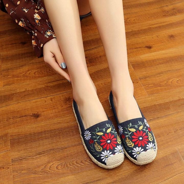 Breathable%20Canvas%20Shoes%20for%20Women%20-%20Image%208