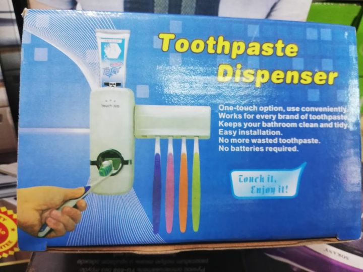New%20Automatic%20Toothpaste%20Dispenser%20with%20Wall-Mounted%20Toothbrush%20Holder%20and%20Hygienic%20Cover%20for%20Family%20Bathroom%20-%20Image%203