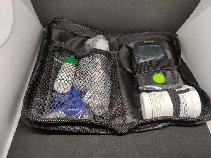 URight%20Blood%20Glucose%20Monitoring%20Machine%20-%20Image%205